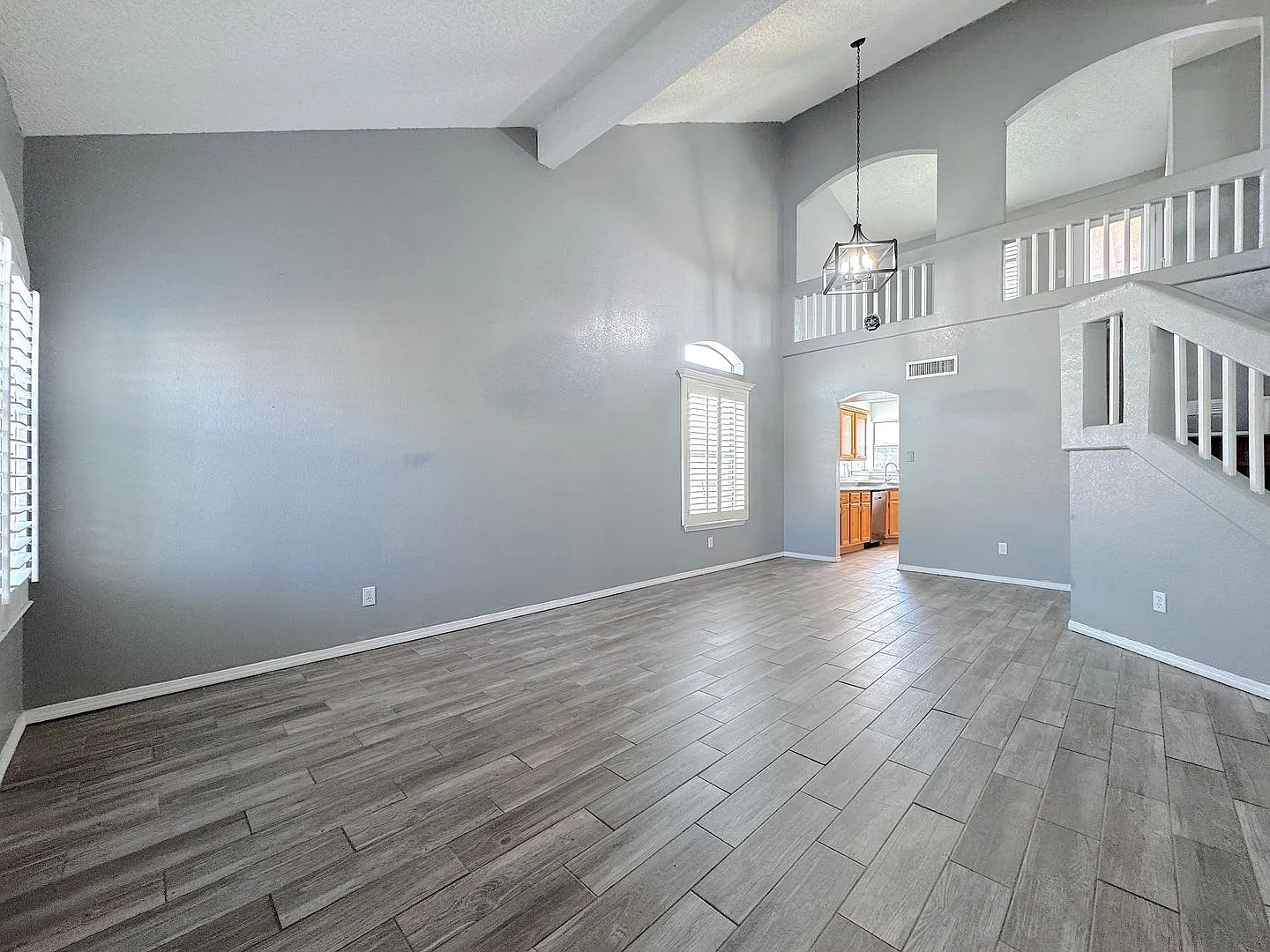 Refrig A/C 3bed/3bath with bonus Loft and Balcony! — Photo 4