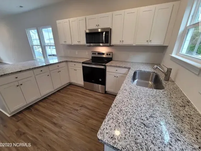 9008 Laurel Bay Ln — Photo 6
