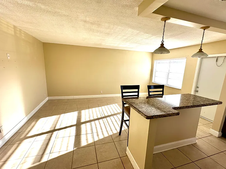 1551 N 12th Ct — Photo 3