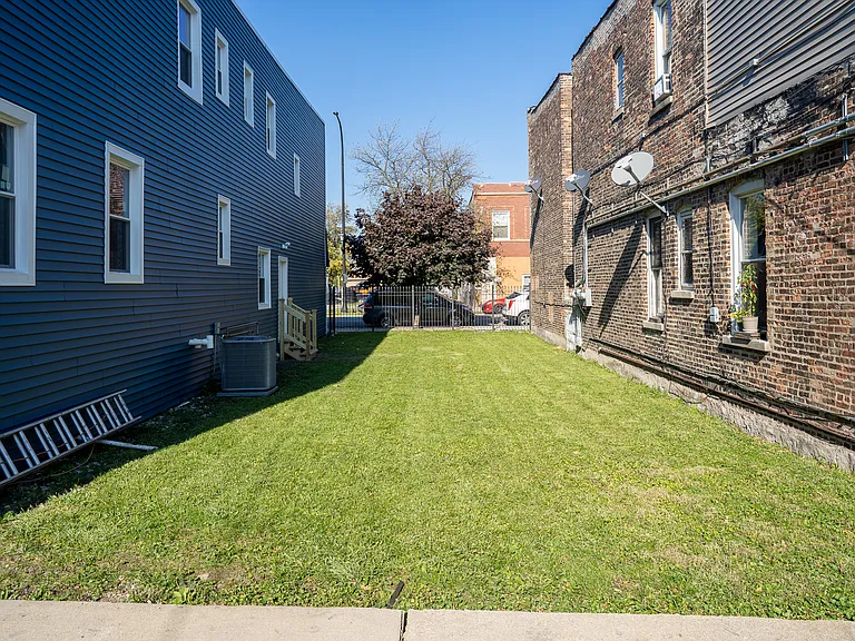 5047 W 25th St #2 — Photo 10