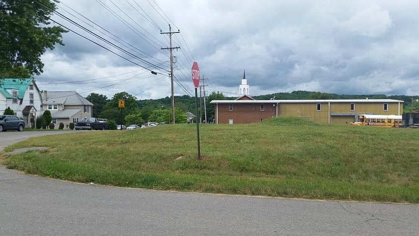 2nd image of 1815 3rd St