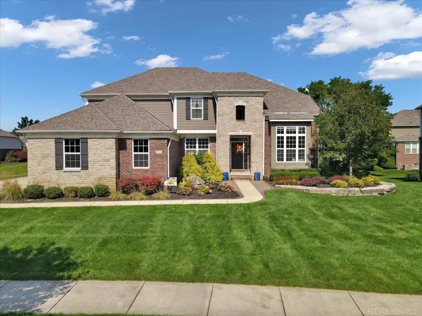 5052 Rockaway Ln, Clarkston, MI 48348