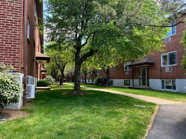 76 Bryon Rd #2, Chestnut Hill, MA 02467