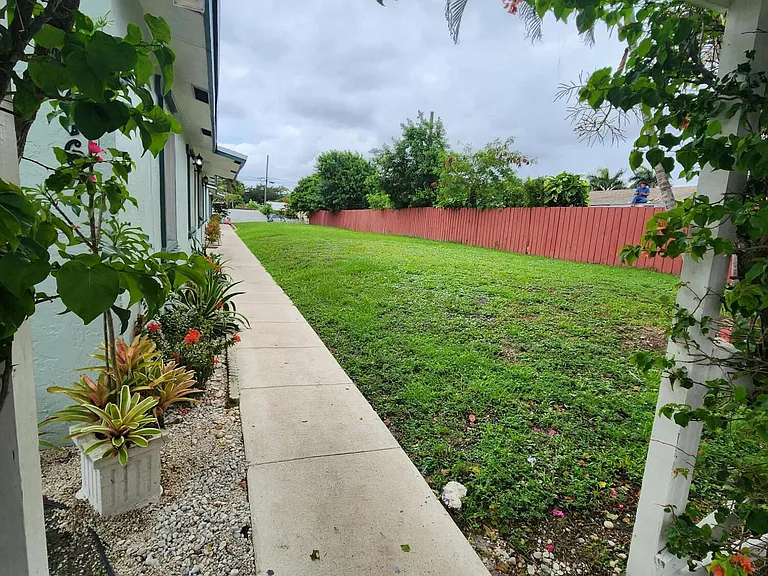 2167 Laura Ln #A — Photo 6