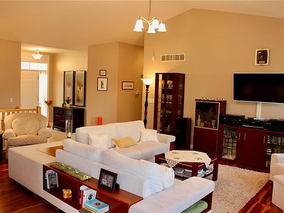 4th image of 502 Brown Ct