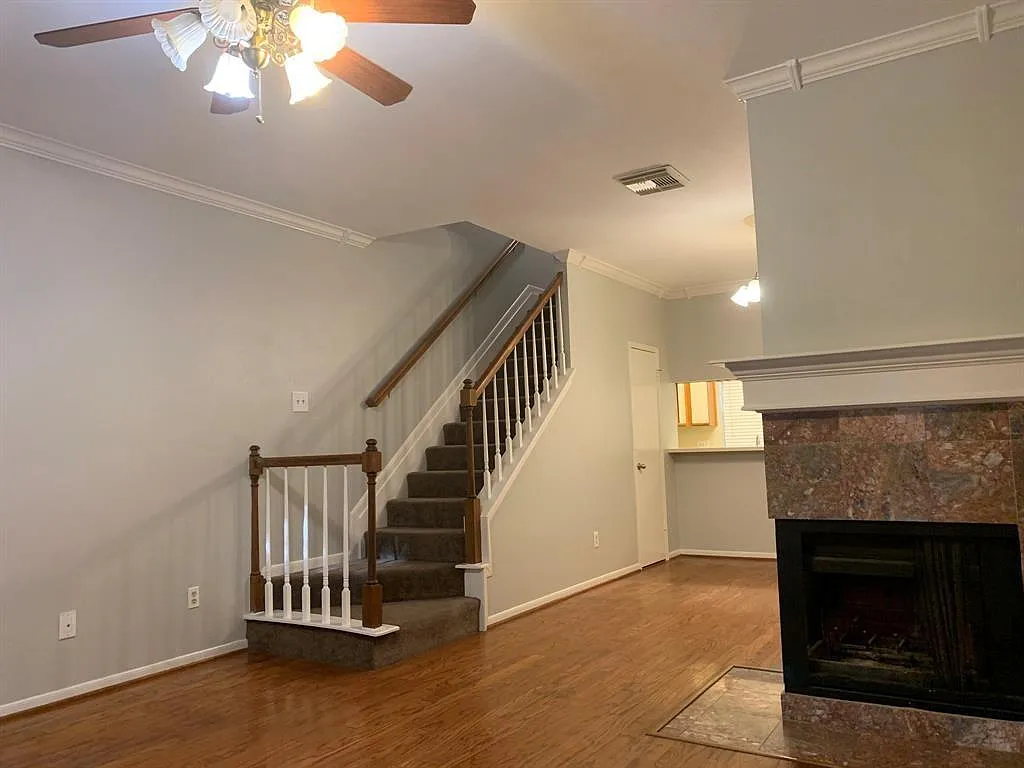 2 bed, 1.5 bath, 1110 sqft, $1,650 — Photo 4