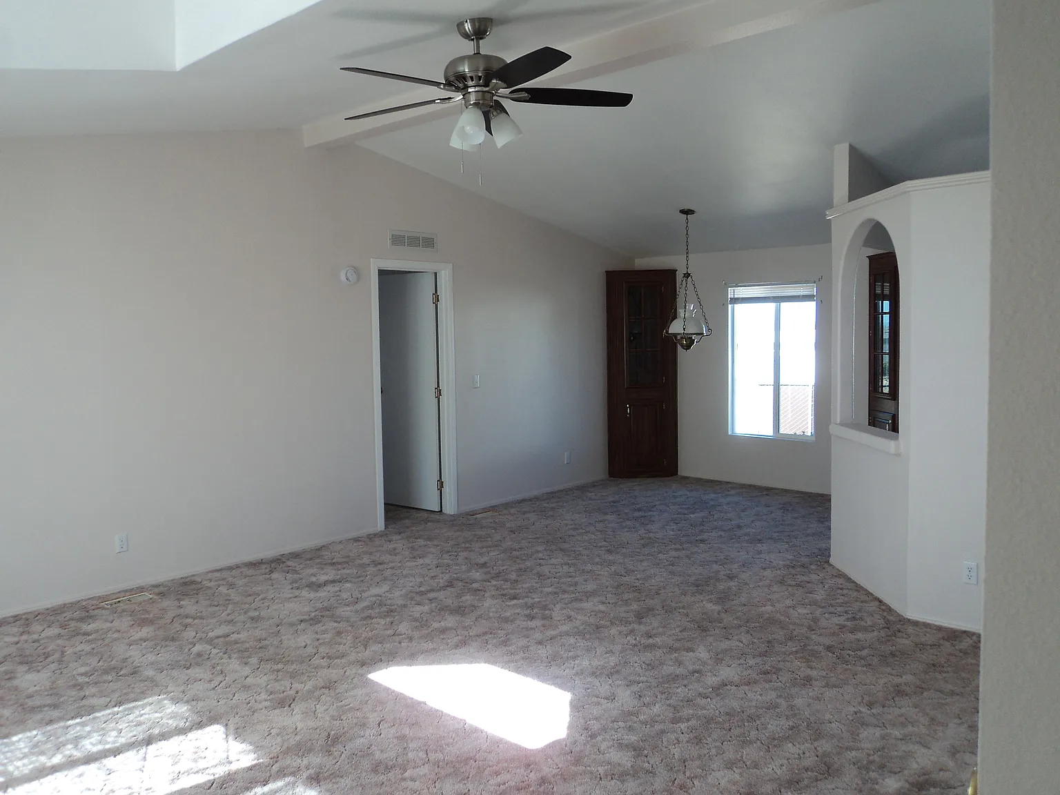 3 bed, 1978 sqft, $1,275 — Photo 4