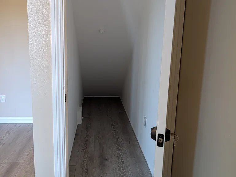 1018 Nightingale Pl — Photo 10