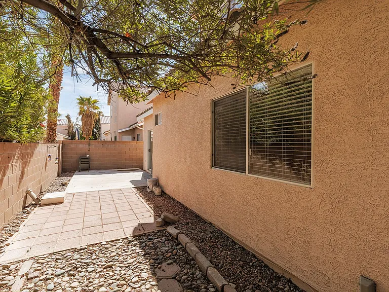 886 Park Walk Ave — Photo 22