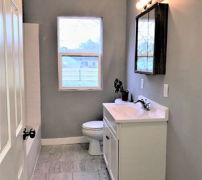 2nd image of 1824 S Champion Ave