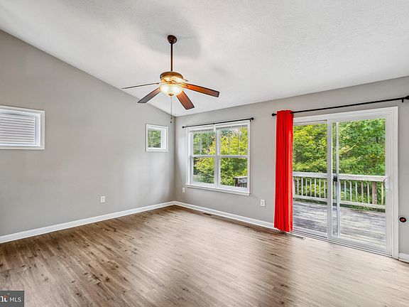 5th image of 330 Wakefield Dr