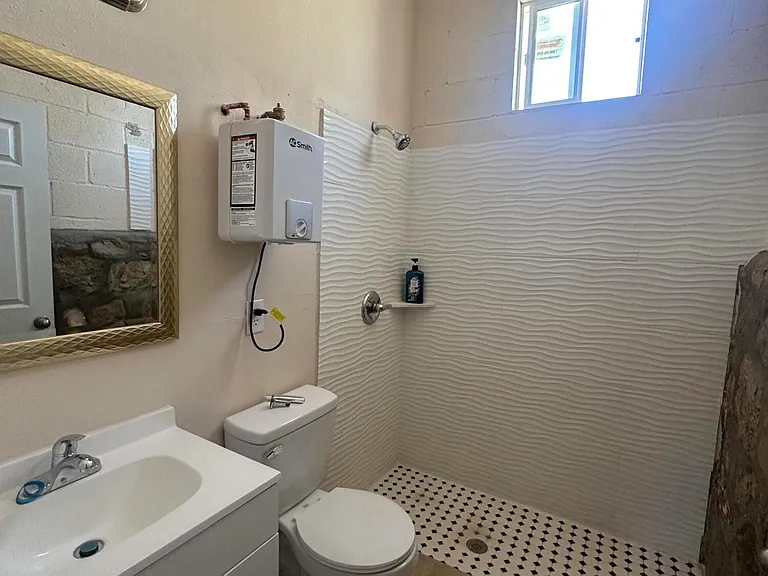 4640 La Luz Ave #B — Photo 3