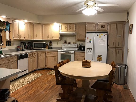 Eat In-kitchen off Living rm