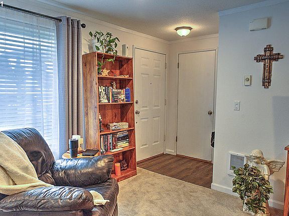 3rd image of 17016 NE 19th St