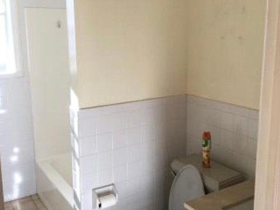 5th image of 68 Burhans Ave APT 2