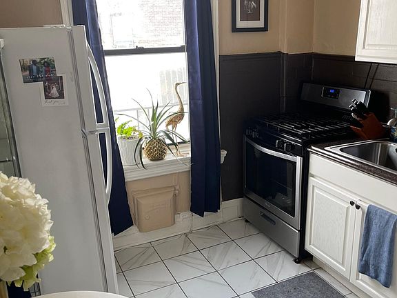 5th image of 81 Romaine Ave APT 3R