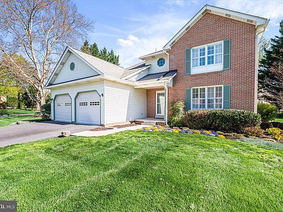 4th image of 211 Deer Run Dr