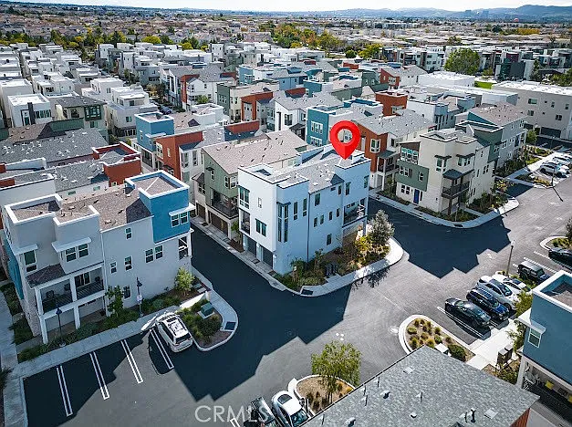 2 bed, 2.5 bath, 1505 sqft, $4,500 — Photo 4