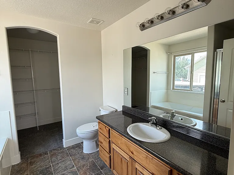 1364 S 500th St W — Photo 11