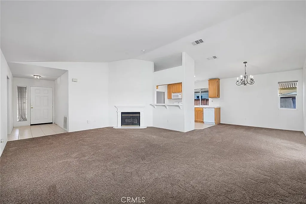 1074 Timothy Dr — Photo 2