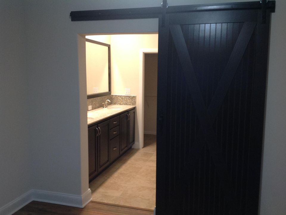 Master bath w/barn door and dual sinks