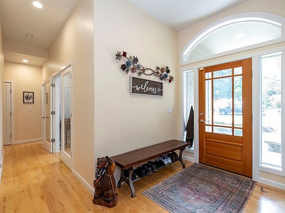 5th image of 131 E Skyview Court