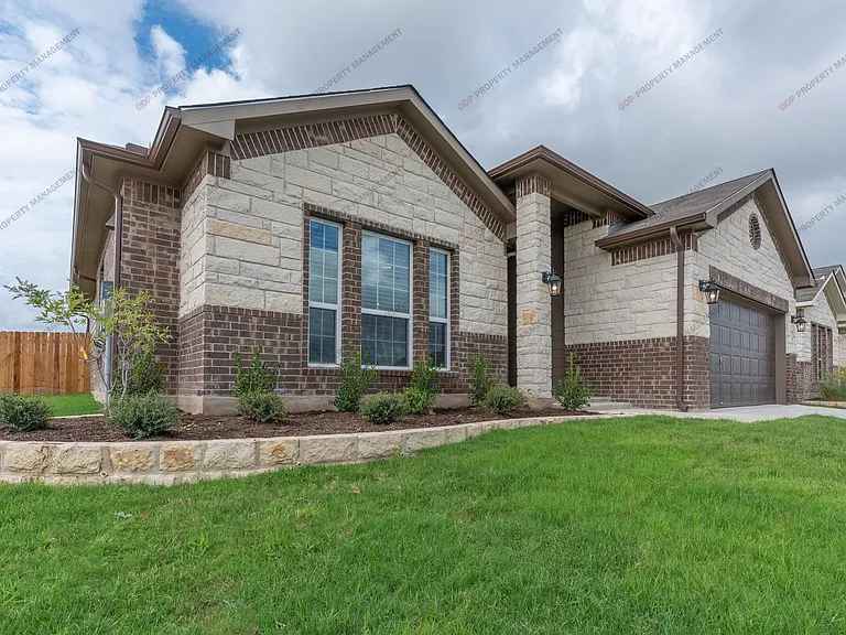 727 Cross Dr — Photo 2