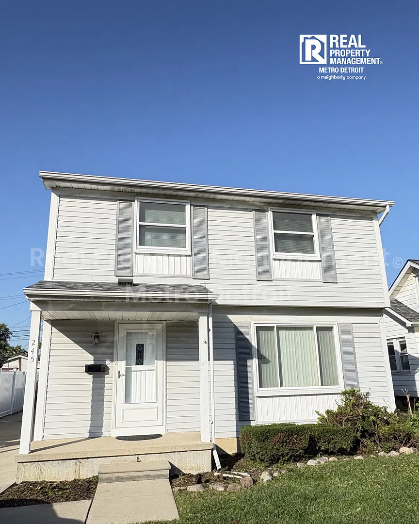 3-Bedroom Clawson Home with Fenced Backyard & Patio — Photo 2