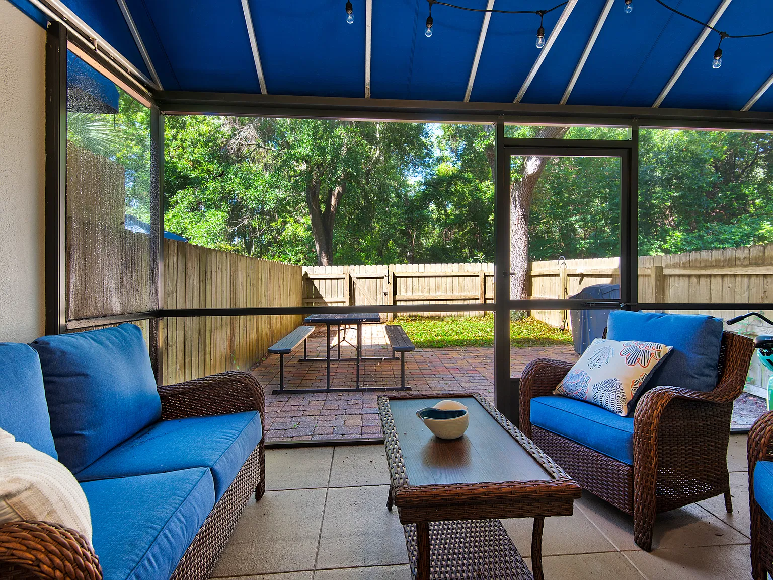 2 bed, 1.5 bath, 1100 sqft, $2,550 — Photo 2
