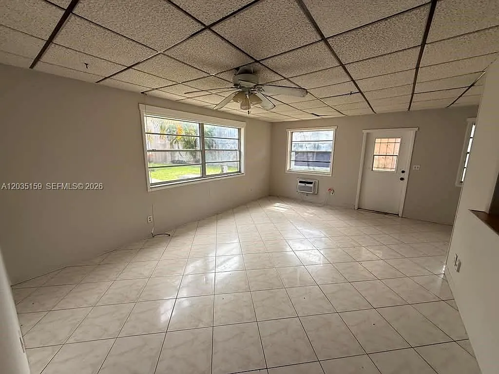 Town Colony Condo — Photo 4