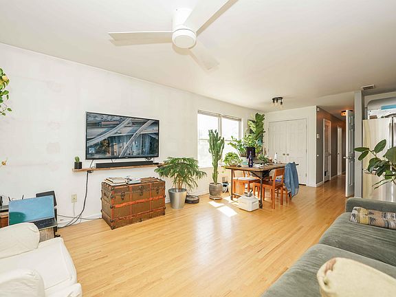 5th image of 203 Halladay St Floor 1