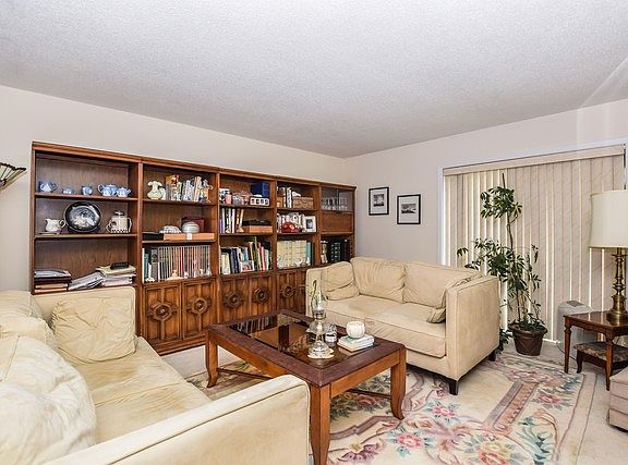 3rd image of 1325 N Sterling Ave Unit 104