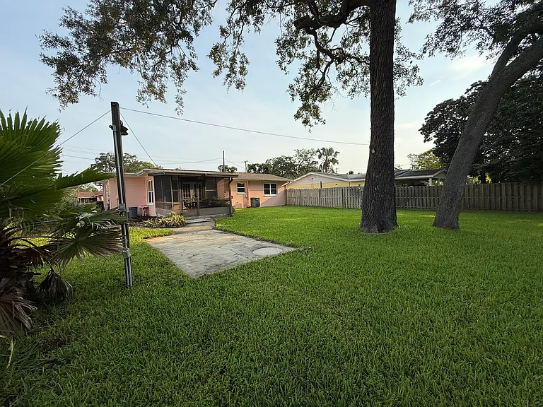 140 Sanchez Ave — Photo 6