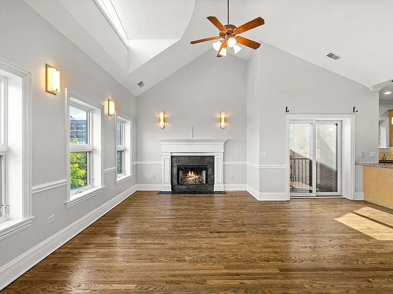 924 W Dakin St #4 — Photo 4