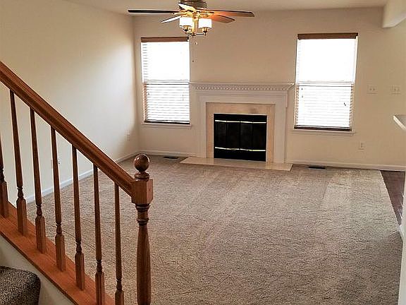 Living room with fireplace 