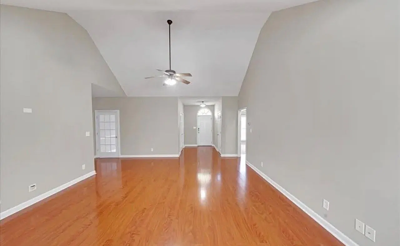 3 bed, 1953 sqft, $1,680 — Photo 3