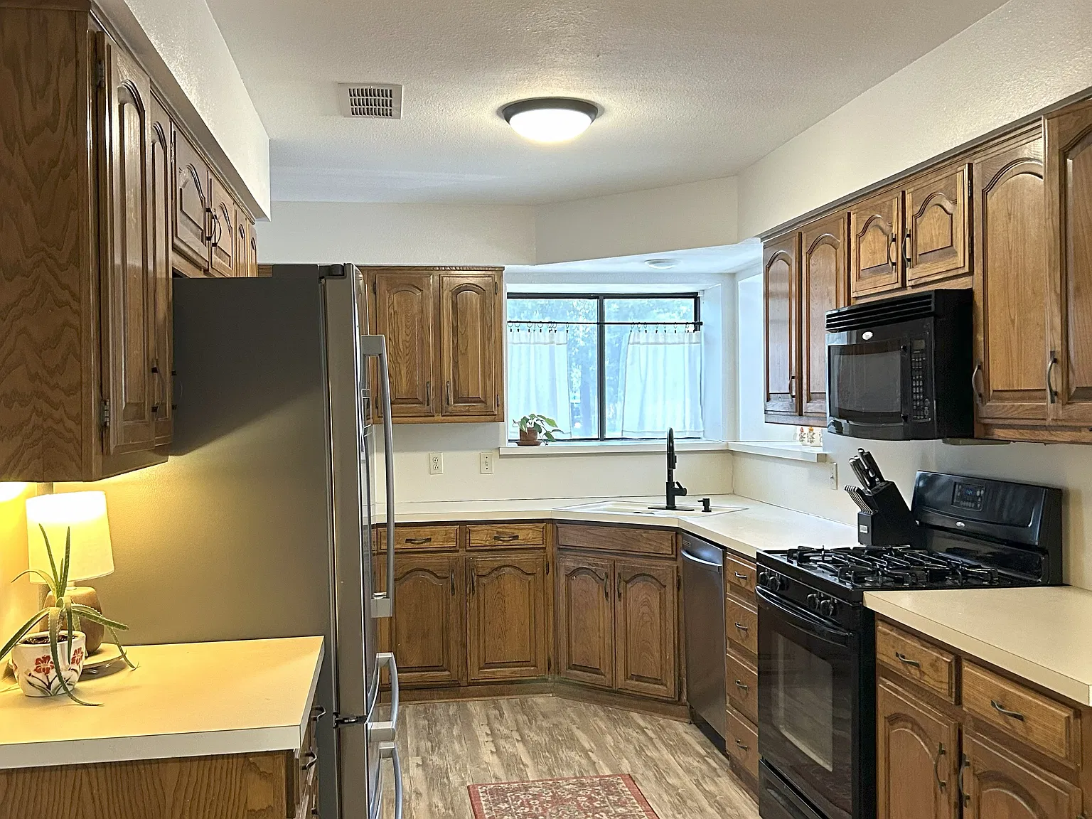 4 bed, 2002 sqft, $2,500 — Photo 4