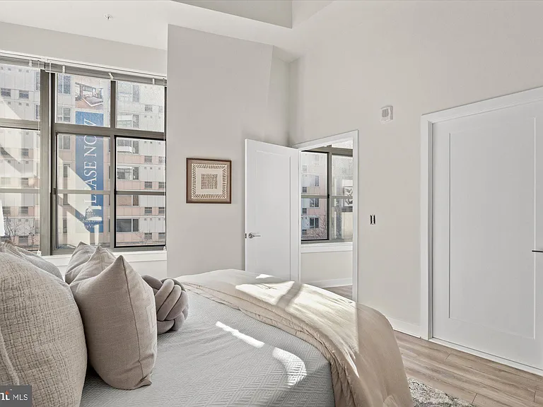460 New York Ave NW #304 — Photo 16
