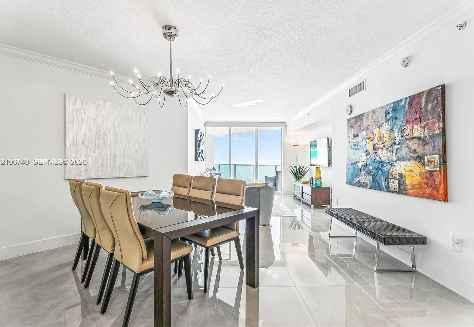 La Perla Condo — Photo 3