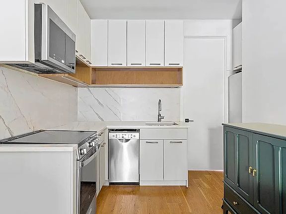 2nd image of 122 29th St #6B