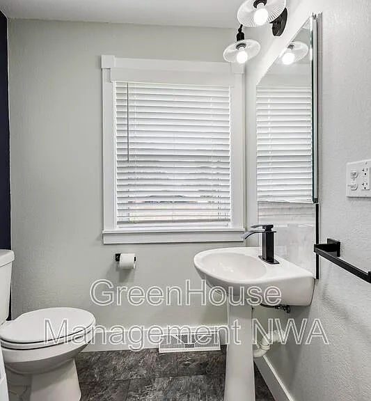 808 NW 11th St #808NW11TH — Photo 15
