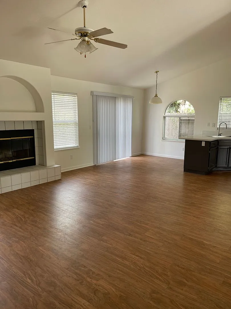 Beautiful, clean, and ready for Move-In — Photo 4