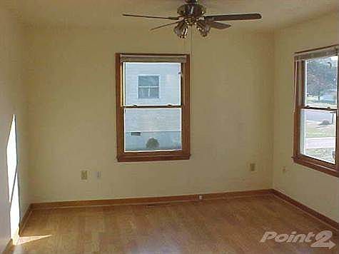 1368 Maple Avenue living room