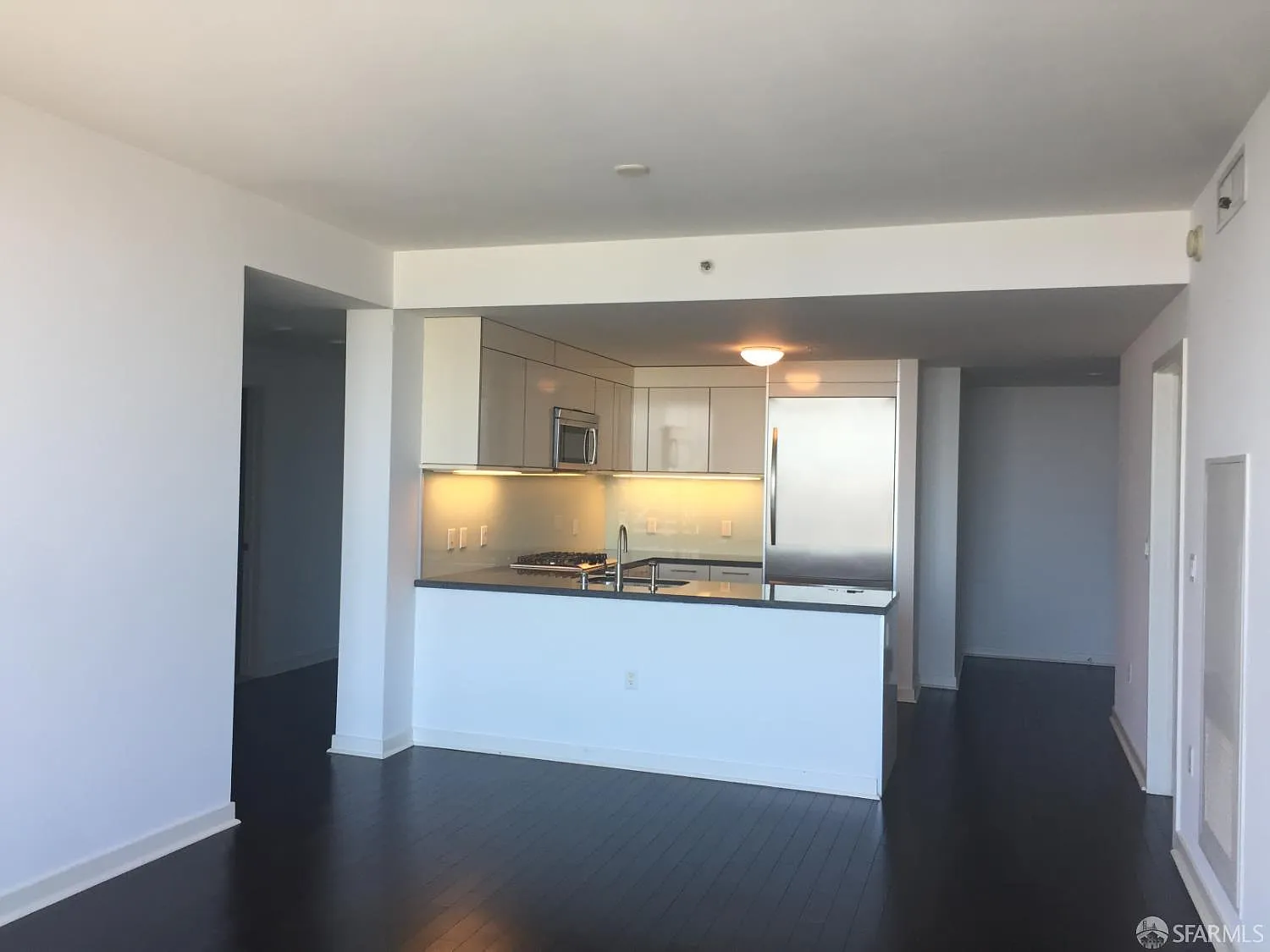 2 bed, 2.0 bath, 1180 sqft, $7,900 — Photo 2