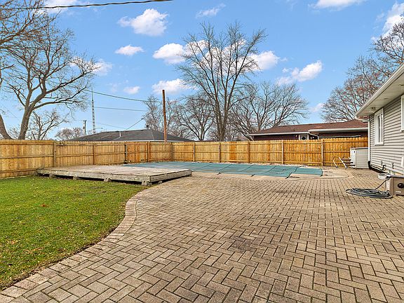 2nd image of 474 Saint Aubin Cir
