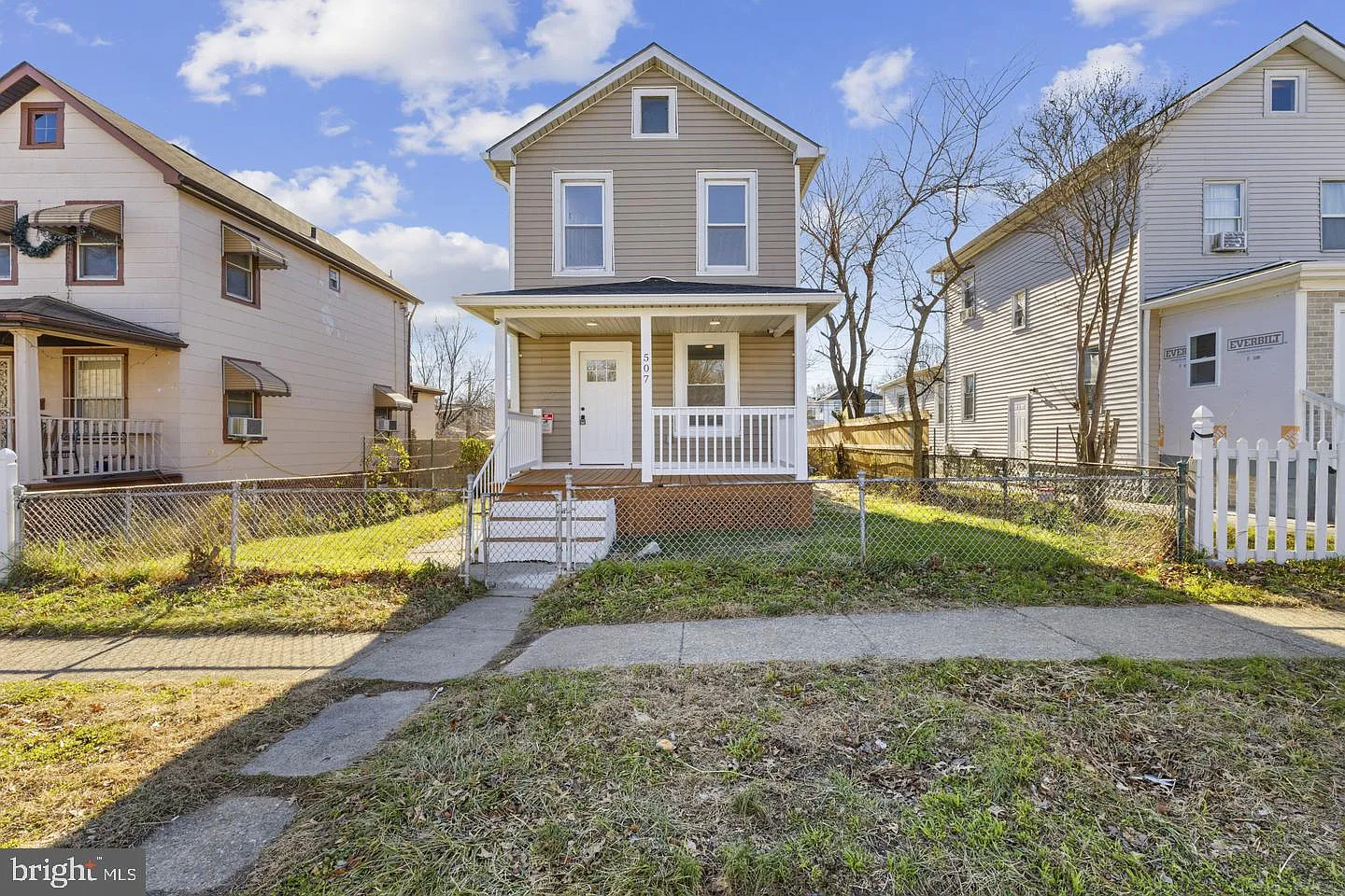 3 bed, 1.5 bath, 1024 sqft, $2,425 — Photo 1