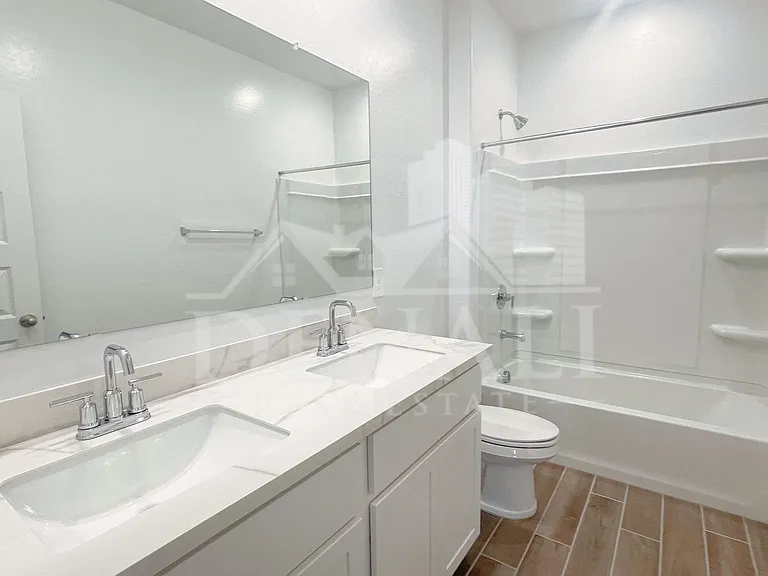 2760 W Stradling Ave — Photo 30