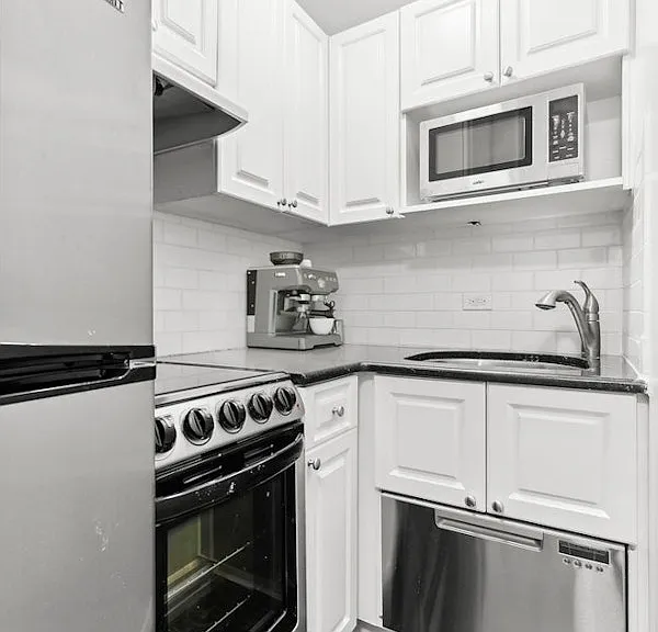 134 E 22nd St #111 — Photo 3
