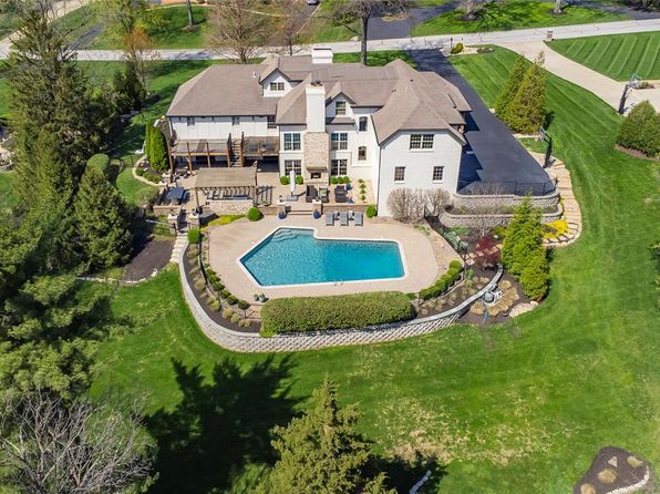 12918 N Topping Estates Dr, Saint Louis, MO 63131