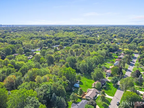 1853 Pheasant Ave NW, Grand Rapids, MI 49534